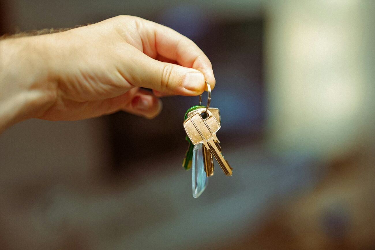Schlüsselübergabe nach einem Immobilienkauf